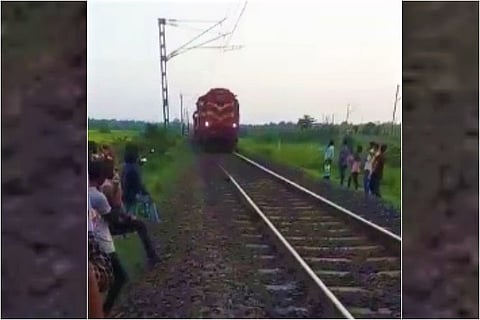 Train engine of Visakha express gets detached from bogeys in Andhra