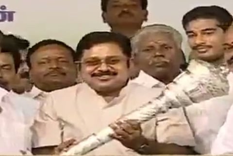 Show of strength by TTV Dhinakaran with 20 MLAs, declares himself Jaya’s heir