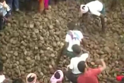 Video: Men throw cow-dung at each other at annual Ugadi ritual in Andhra