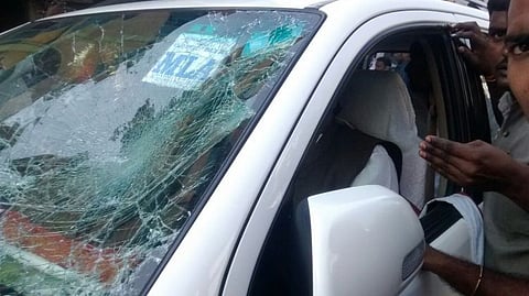 MIM-Congress activists clash in Hyderabad, following arrest of Congress candidate