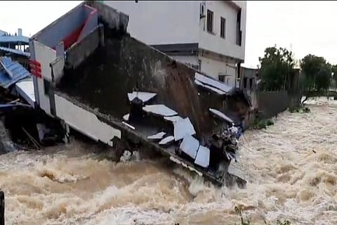 Heavy flood