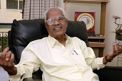Veteran Tamil screenwriter Aaroor Das
