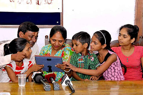 Thanks to Kerala's big heart, a UP mom won't have to sell her kidney for kids' education