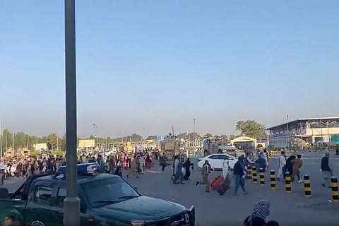 Afghans rushing towards Kabul airport amid takeover by Taliban