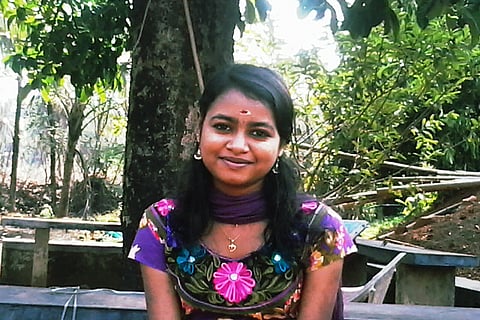 അക്ഷര വീണ്ടും കോളേജിലേക്ക്