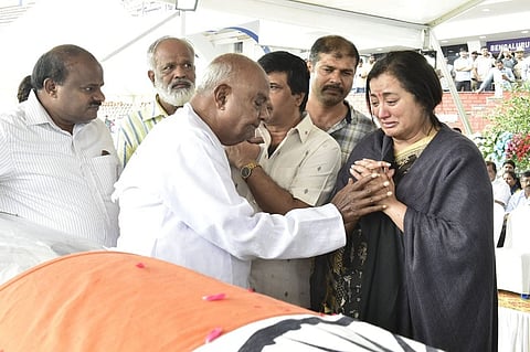 Following request from fans, Ambareesh’s body to be flown to Mandya for last respects