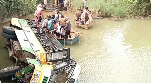 Survivors from Andhra bus accident being rescued