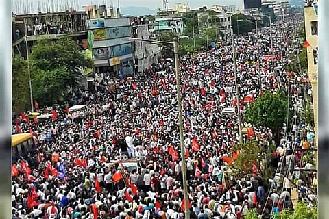 Protest by Andhra government employees in Vijayawada