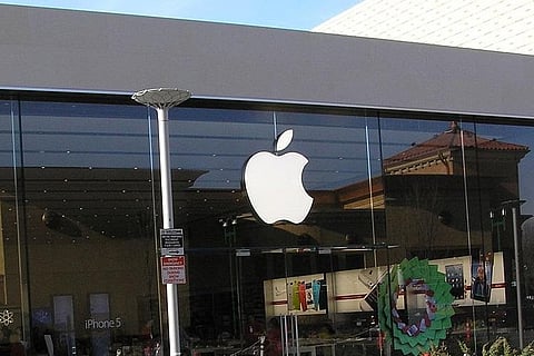 Apple is planning to launch its own news subscription service, here’s why
