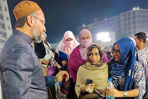 Jamia students Aysha, Ladeeda attend anti-CAA meet in Hyd, get rousing reception