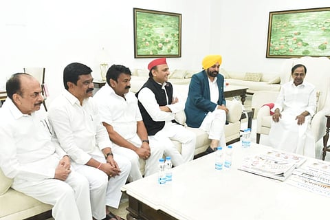 BRS event in Khammam: Bhagwant Mann, Kejriwal, Akhilesh Yadav visit Yadadri temple