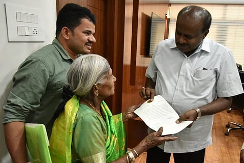 107-yr-old activist Thimakka convinces Karnataka CM to not chop trees for road widening