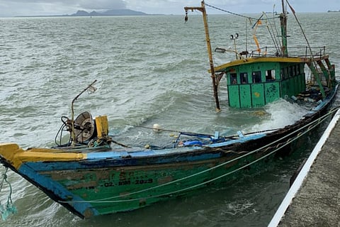 The boat in which the motor stopped functioning and the fishermen got stranded
