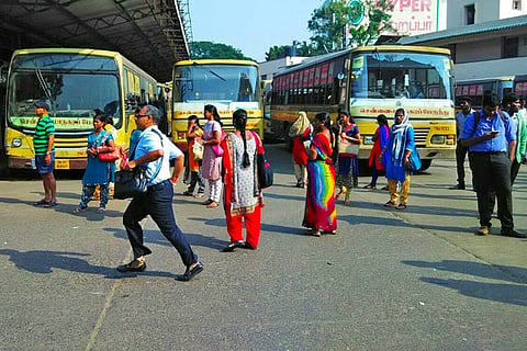 HC asks TN govt to pay transport employees dues, orders protesters to go back to work