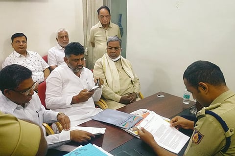 K’taka Congress files complaint against Ramesh Jarkiholi for offering bribes to voters