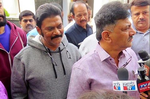 DKS appears with Cong MLA rumoured to have switched to BJP, says there is no dissidence