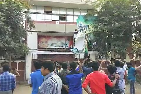 Rajini fans in Dindigul disappointed over last-minute cancellation of ‘Darbar’ shows