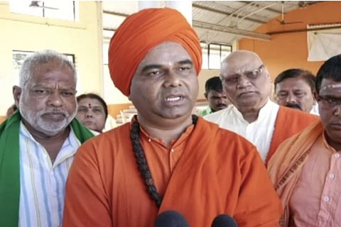 Dingaleshwar Swamiji of Balehosur Mutt in Shirahatti taluk of Gadag