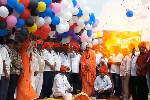 Fire after balloons explode at Mysuru fair, 10 including seer sustain minor injuries