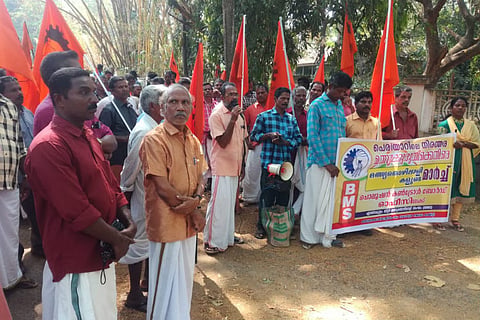 Industrial effluents are killing fishes in Periyar river, say protesting Kochi fishermen