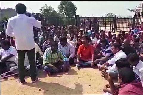 PNB scam: Gitanjali employees in Hyderabad stage protest, demand alternate jobs