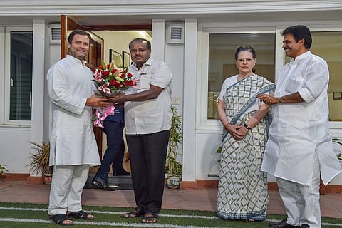 HD Kumaraswamy meets Sonia, Rahul, discusses government formation