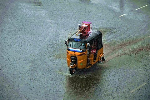 As rain lashes Hyderabad, roads get inundated and traffic comes to standstill