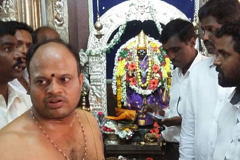Divine intervention for Sindhu's gold quest: Hyderabad’s Visa Balaji holds 2 extra Pradakshinas