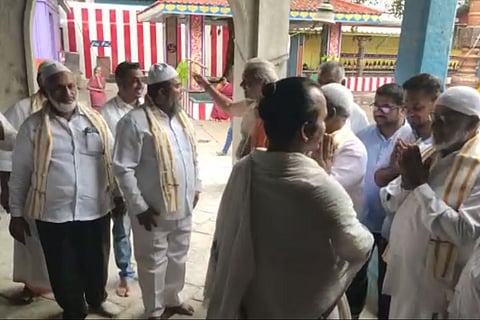 Members of the Coimbatore Jamaath meeting Kottai Eswaran temple priest