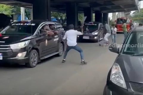 A protestor at close proximity to the Kerala CM's vehicle