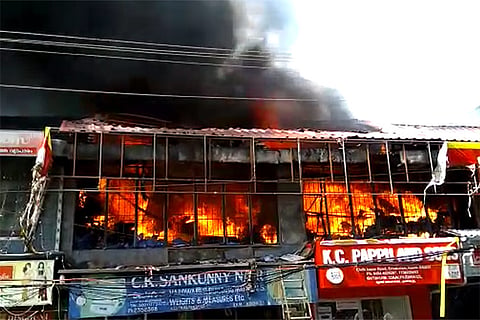 Massive fire breaks out in Kochi's Broadway, no casualties