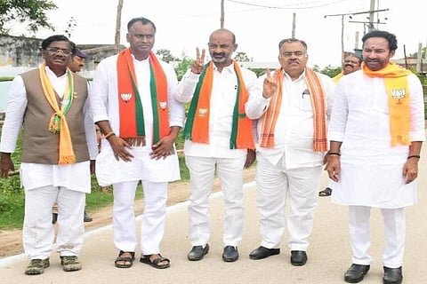 Komatireddy Rajagopal Reddy along with other BJP leaders