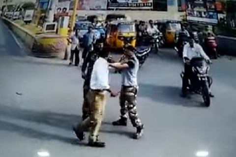 Video: Three policeman in Andhra's Kurnool exchange blows on the road as commuters look on