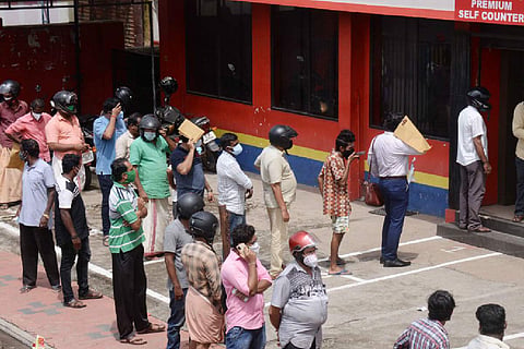 Long queues in front of Bevco outlets in Kerala