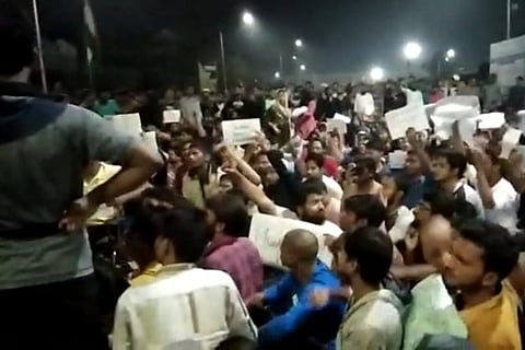 Over 1000 Hyd MANUU students stage midnight protest in support of Jamia students