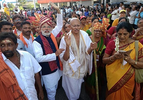 From campaigning to taking selfies, this PM Modi doppelganger is making waves