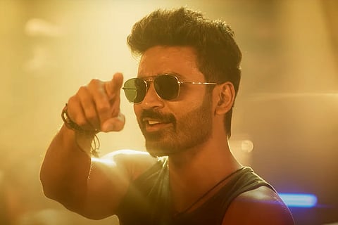 Dhanush in Polladha Ulagam song from Maaran