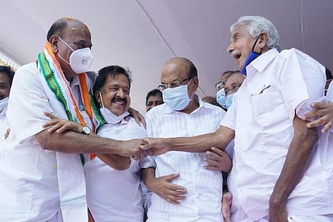Kerala Politicians Mani C Kappan, Ramesh Chennithala, PK Kunhalikutty and Oommen Chandy together at a meeting venue