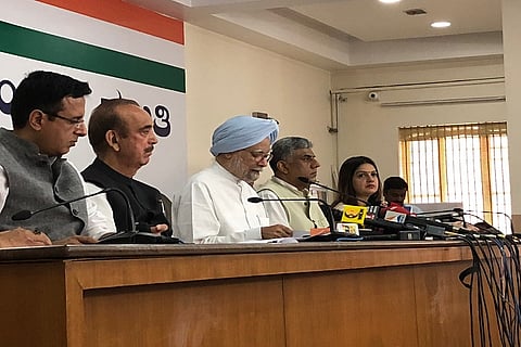 'Modi not held a press meet in last 4 years,' says Manmohan Singh in B'luru