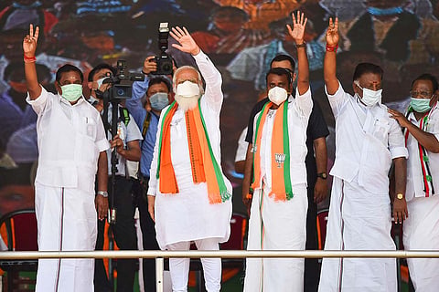 Prime Minister Narendra Modi along with alliance partners and BJP members at Tiruppur