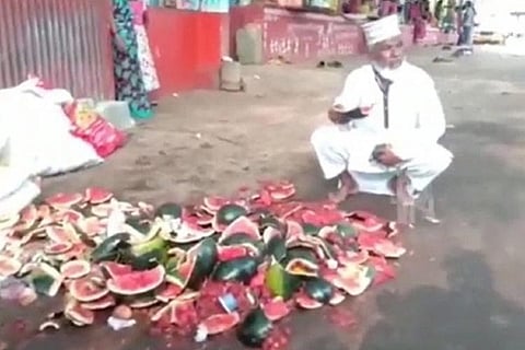A Muslim watermelon seller's cart was destroyed by Hindutva activists in Dharwad (April 9, 2022)