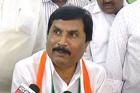 ‘Want Siddaramaiah as CM’: Karnataka Min triggers rumours of coup
