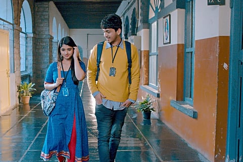 ‘Naduve Antaravirali’ review: A teenage love story that hinges on an unexpected climax