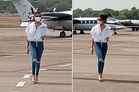 Wearing a white shirt and distressed jeans with her hair tied in a bun, Nayanthara is seen sporting a casual look in the pictures.