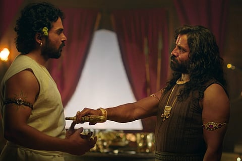 Karthi as Vallavaraiyan Vandiyadevan (L), Vikram as Chola King Aditya Karikalan