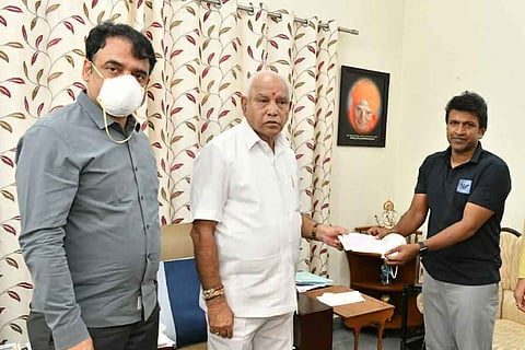Picture of Puneeth Rajkumar donating for CMRF