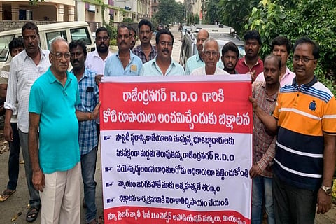 RDO in Hyderabad allegedly asks for Rs 1 cr bribe, locals 'beg' to collect money