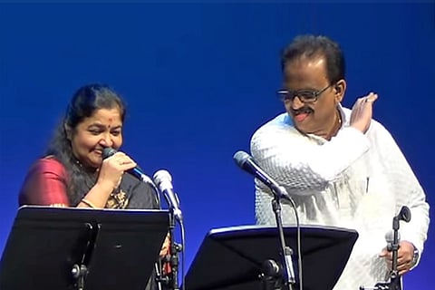 KS Chithra and SPB on stage