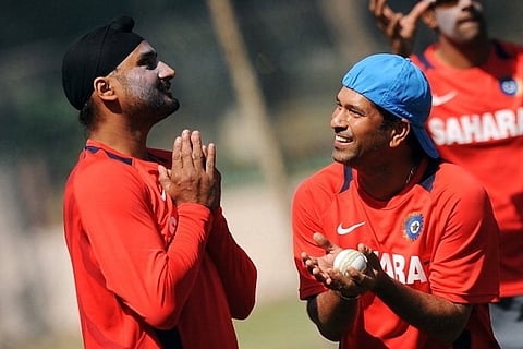 Sachin and Harbhajan are conversing in Tamil, we're wondering who's helping them