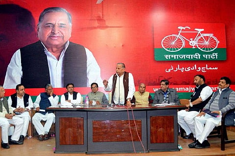 Samajwadi Party feud: Mulayam-Akhilesh take fight over 'cycle' poll symbol to EC